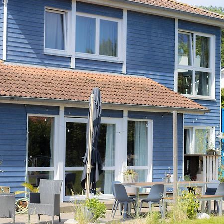Hostel Oder Ferienwohnung 1-16 Personen Im Blauen Haus Фехмарн Екстериор снимка