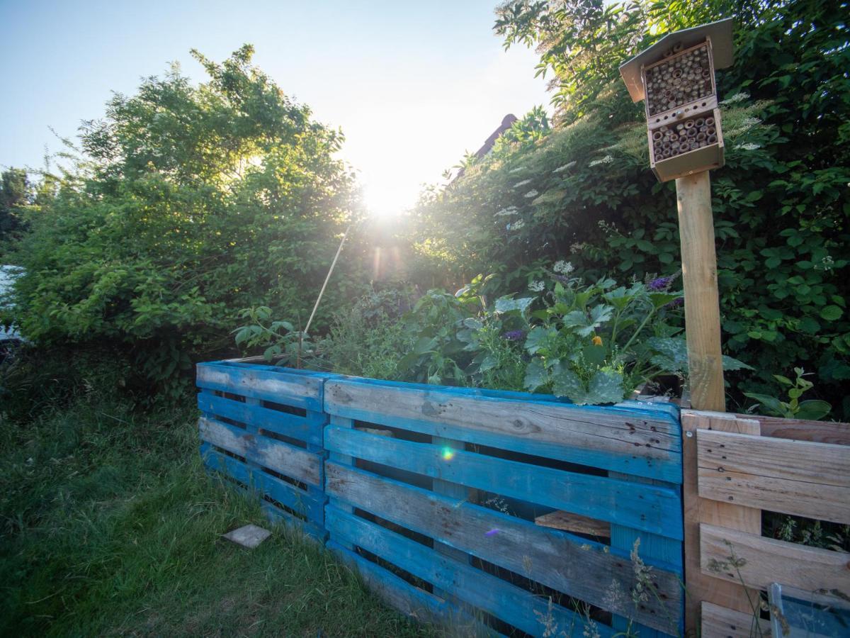 Hostel Oder Ferienwohnung 1-16 Personen Im Blauen Haus Фехмарн Екстериор снимка