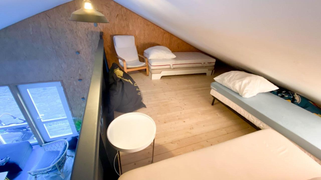 Hostel Oder Ferienwohnung 1-16 Personen Im Blauen Haus Фехмарн Екстериор снимка