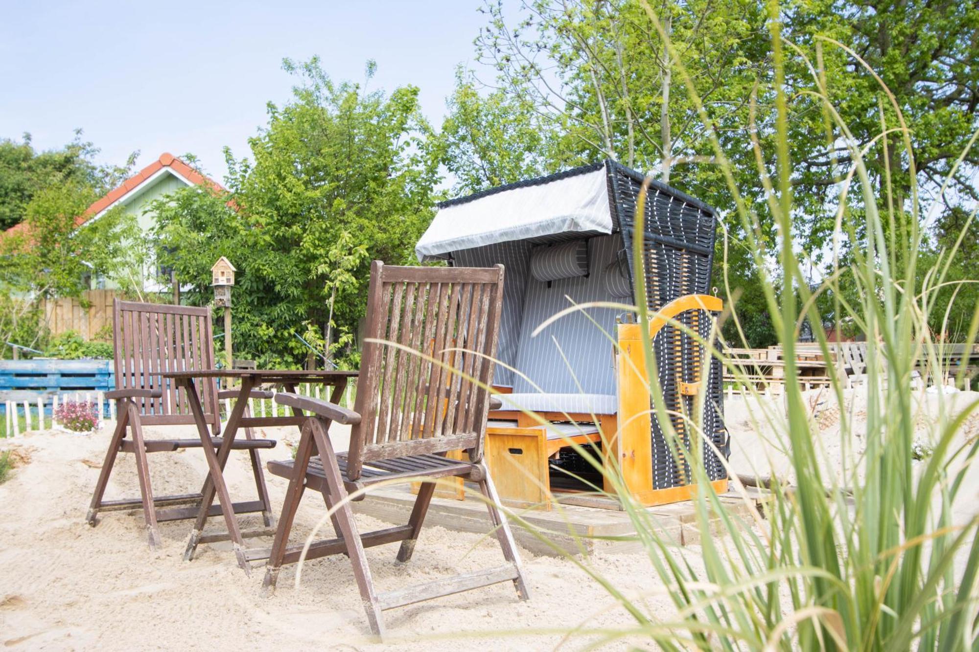 Hostel Oder Ferienwohnung 1-16 Personen Im Blauen Haus Фехмарн Екстериор снимка