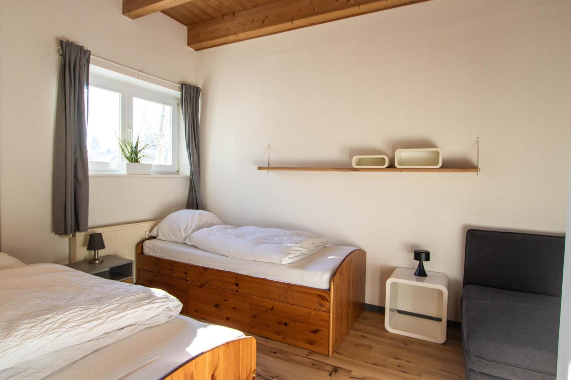 Hostel Oder Ferienwohnung 1-16 Personen Im Blauen Haus Фехмарн Екстериор снимка