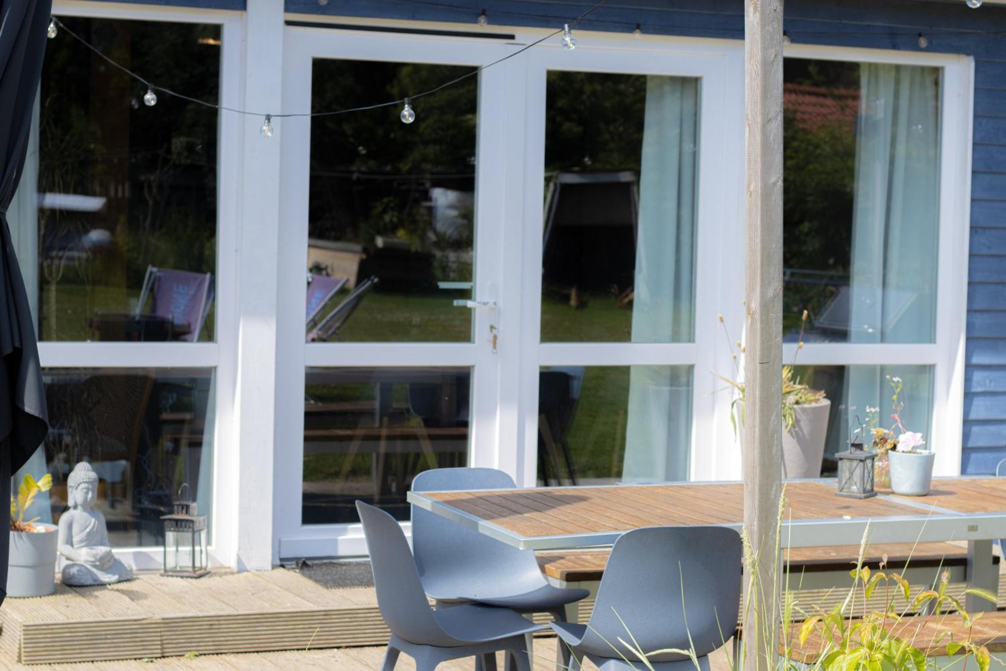 Hostel Oder Ferienwohnung 1-16 Personen Im Blauen Haus Фехмарн Екстериор снимка